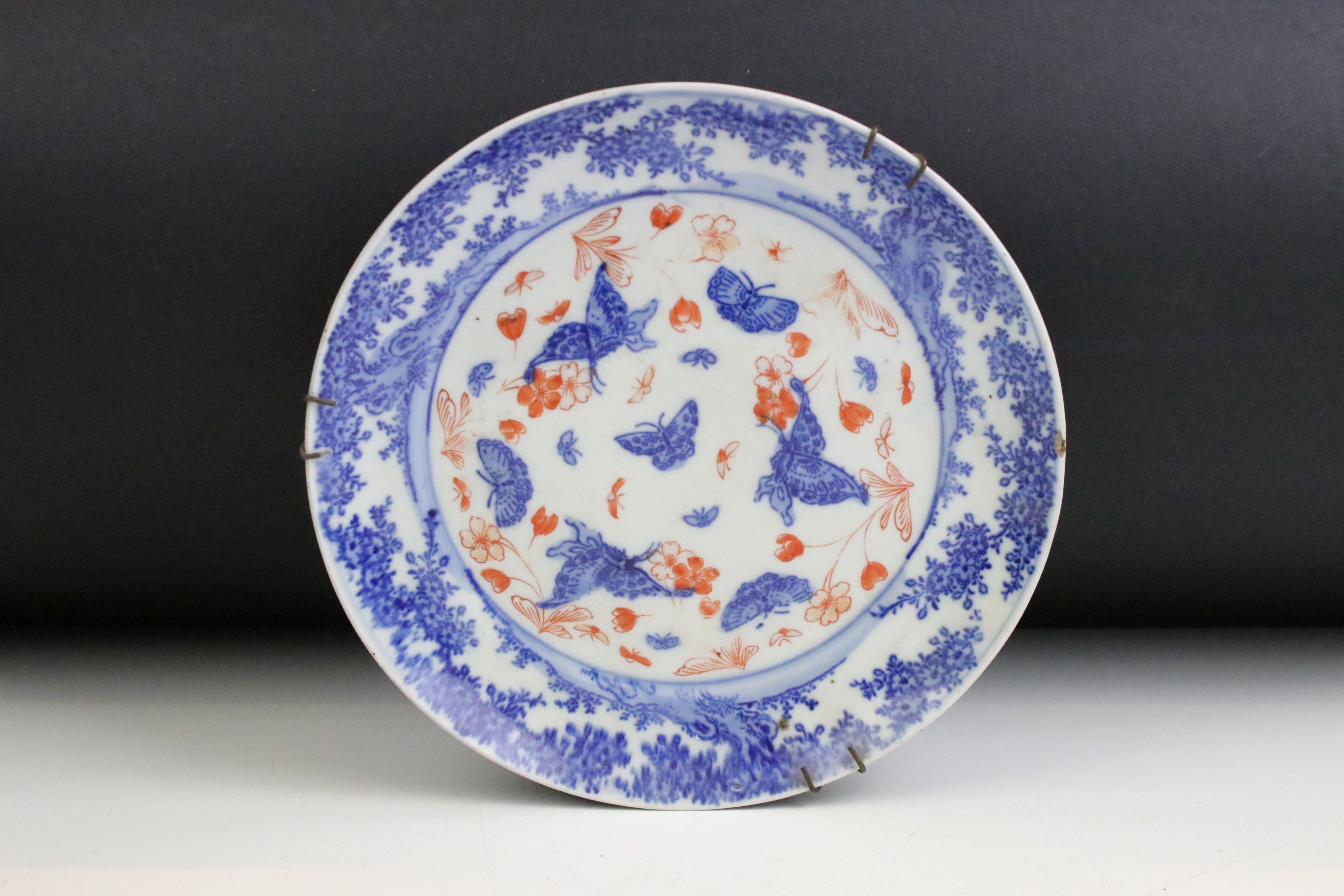 Group of three Oriental ceramic plates. The lot to include a Chinese Canton famille rose plate, a - Image 6 of 13