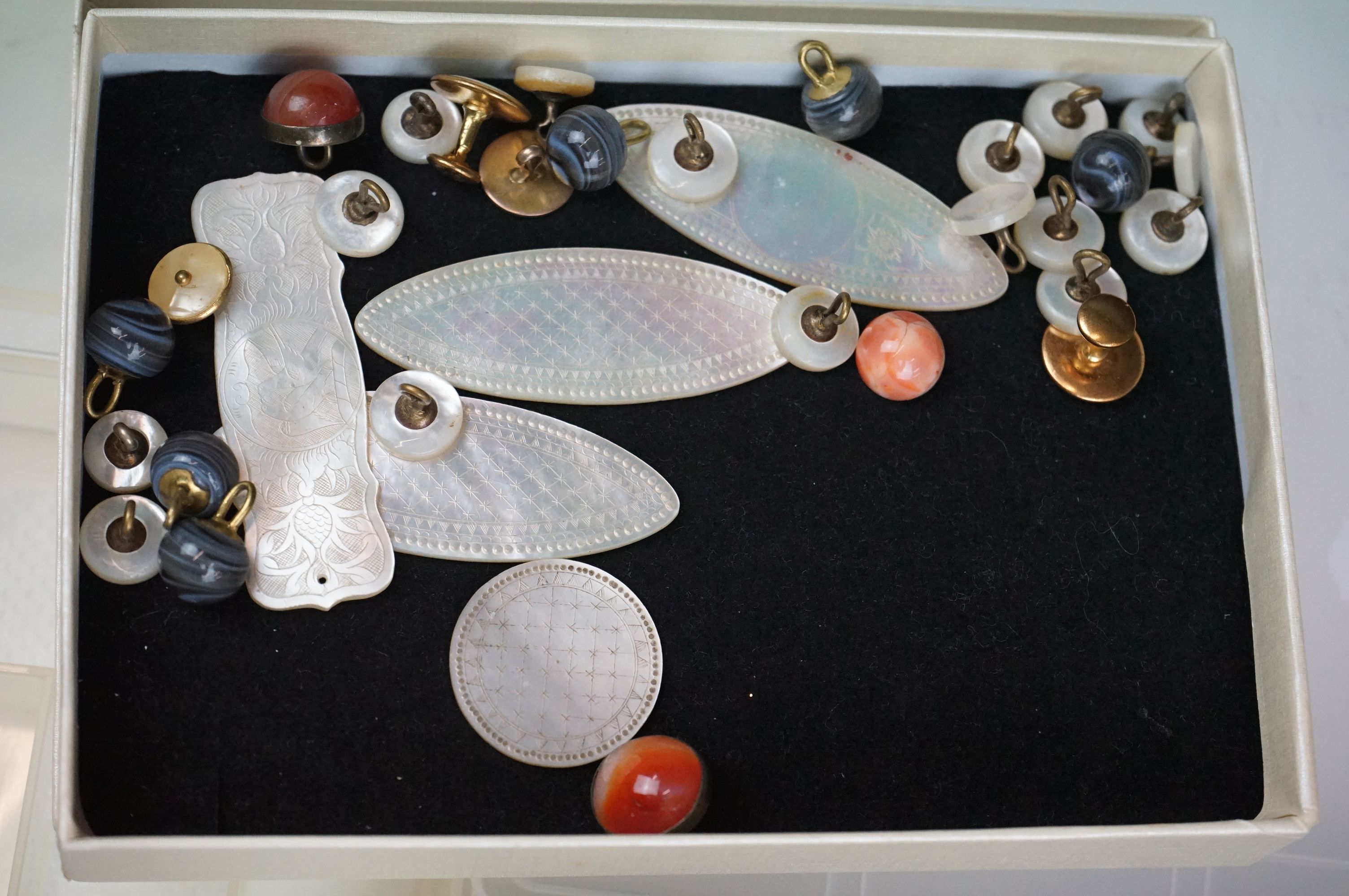 A collection of mainly contemporary costume jewellery to include some silver examples together - Image 2 of 6