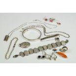 A collection of 925 sterling silver jewellery to include necklaces, bracelets, earrings....etc.