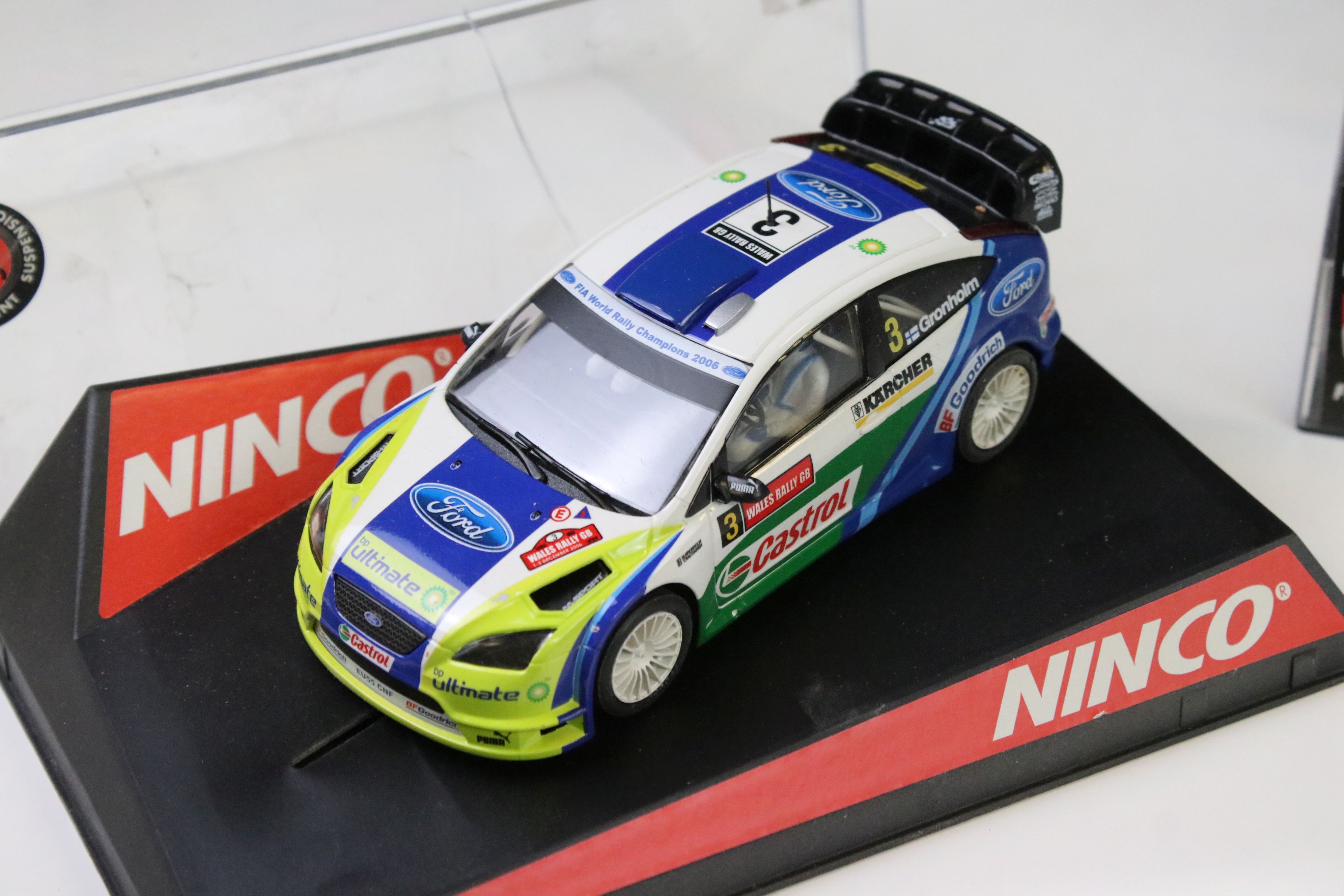 Nine cased / boxed Ninco slot cars to include, 50101 Renault Clio 16V, 50102 Renault Clio 16V, 50104 - Image 3 of 10