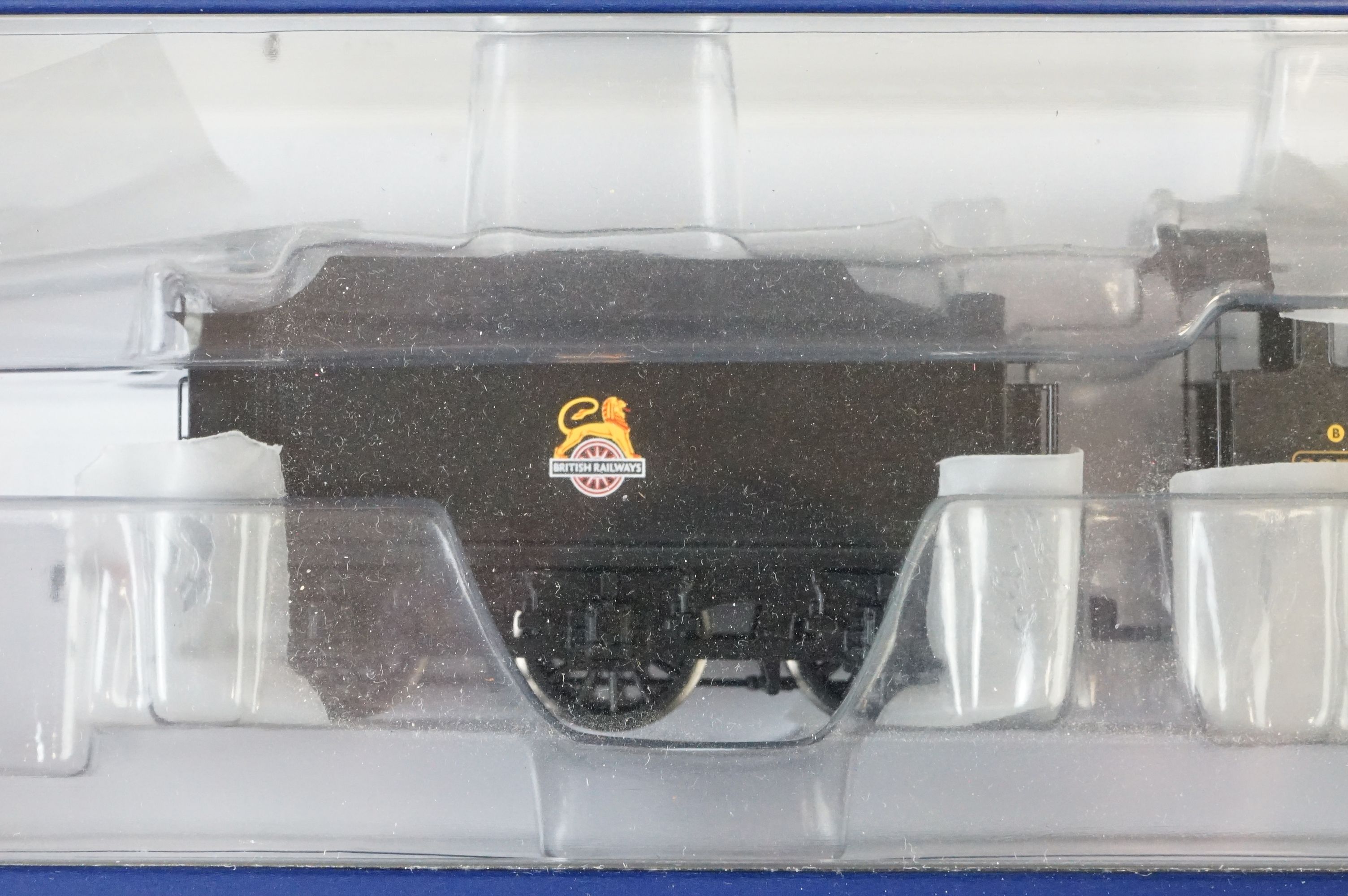 Three boxed OO gauge locomotives to include Bachmann 32311 Collett Goods 2259 BR Black Early - Image 6 of 9