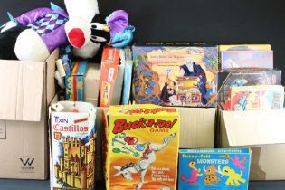Quantity of toys, games and soft toys to include boxed View Master Show Beam, Ideal Buckaroo,