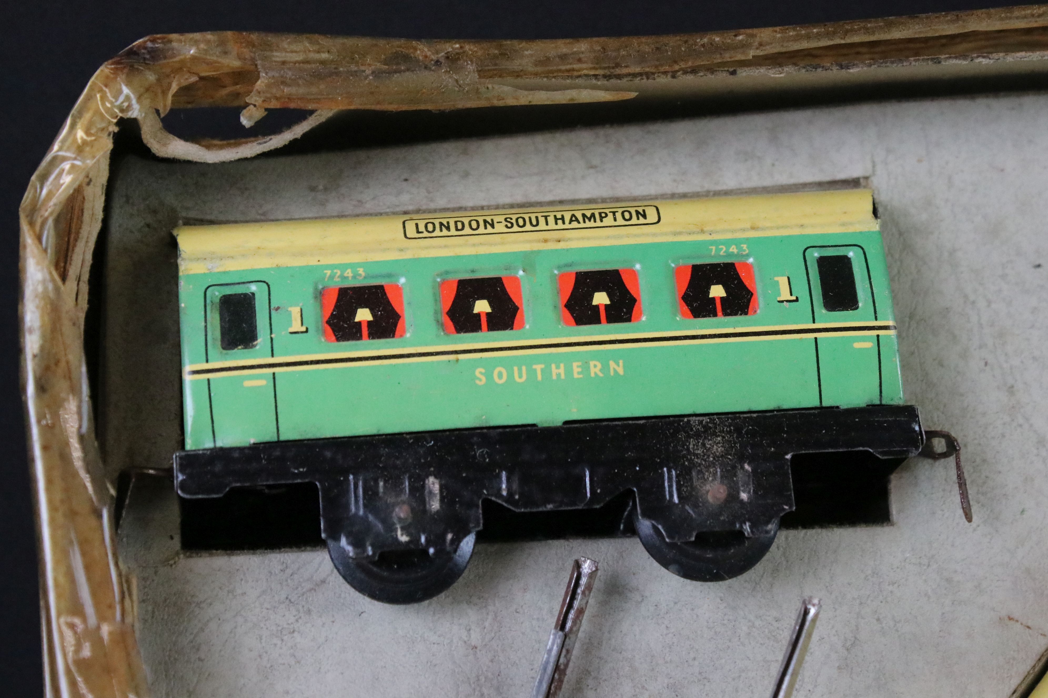 Two early-mid 20th C boxed tin plate train sets to include Brimtoy Clockwork Train No 37/0 Colour - Image 5 of 15