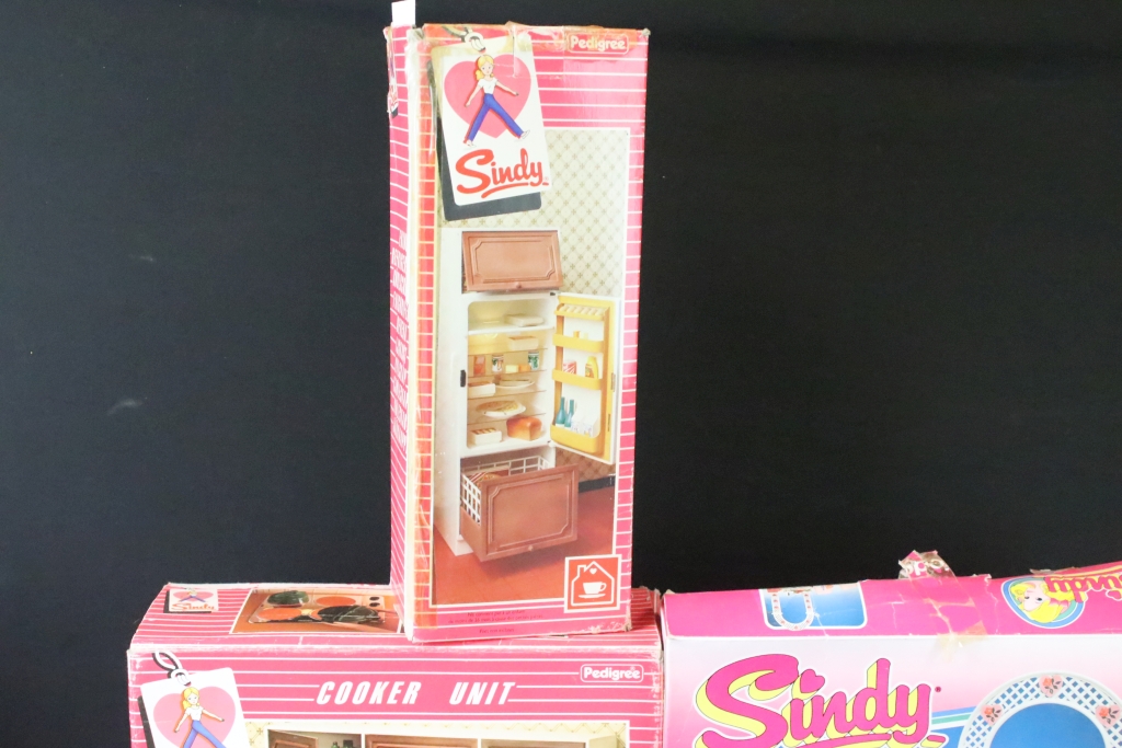 Sindy - Ten boxed Pedigree Sindy play sets & accessory sets, to include White Wedding (44262), - Image 5 of 9