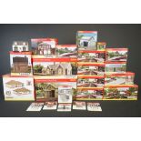 20 Boxed & carded Hornby Skaledale OO gauge trackside buildings and accessories to include R9836