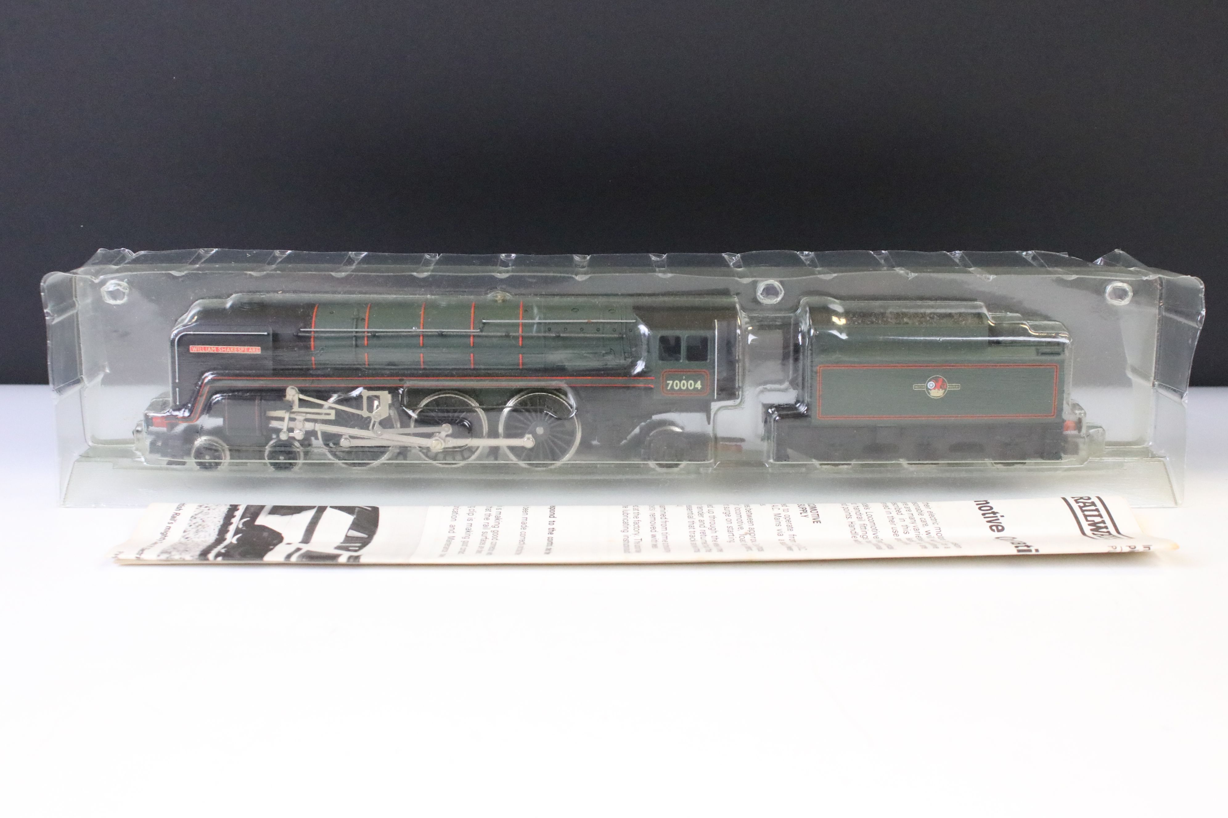 Three boxed Hornby OO gauge locomotives to include ltd edn Tennyson, R082 GWR Locomotive King - Image 5 of 9