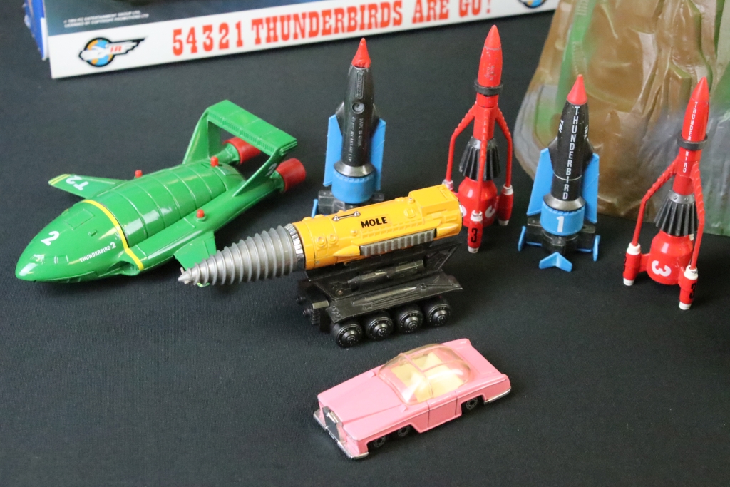 Thunderbirds - A boxed Matchbox Thunderbirds Rescue Pack diecast model set (no, TB-700 - diecast ex, - Image 2 of 8