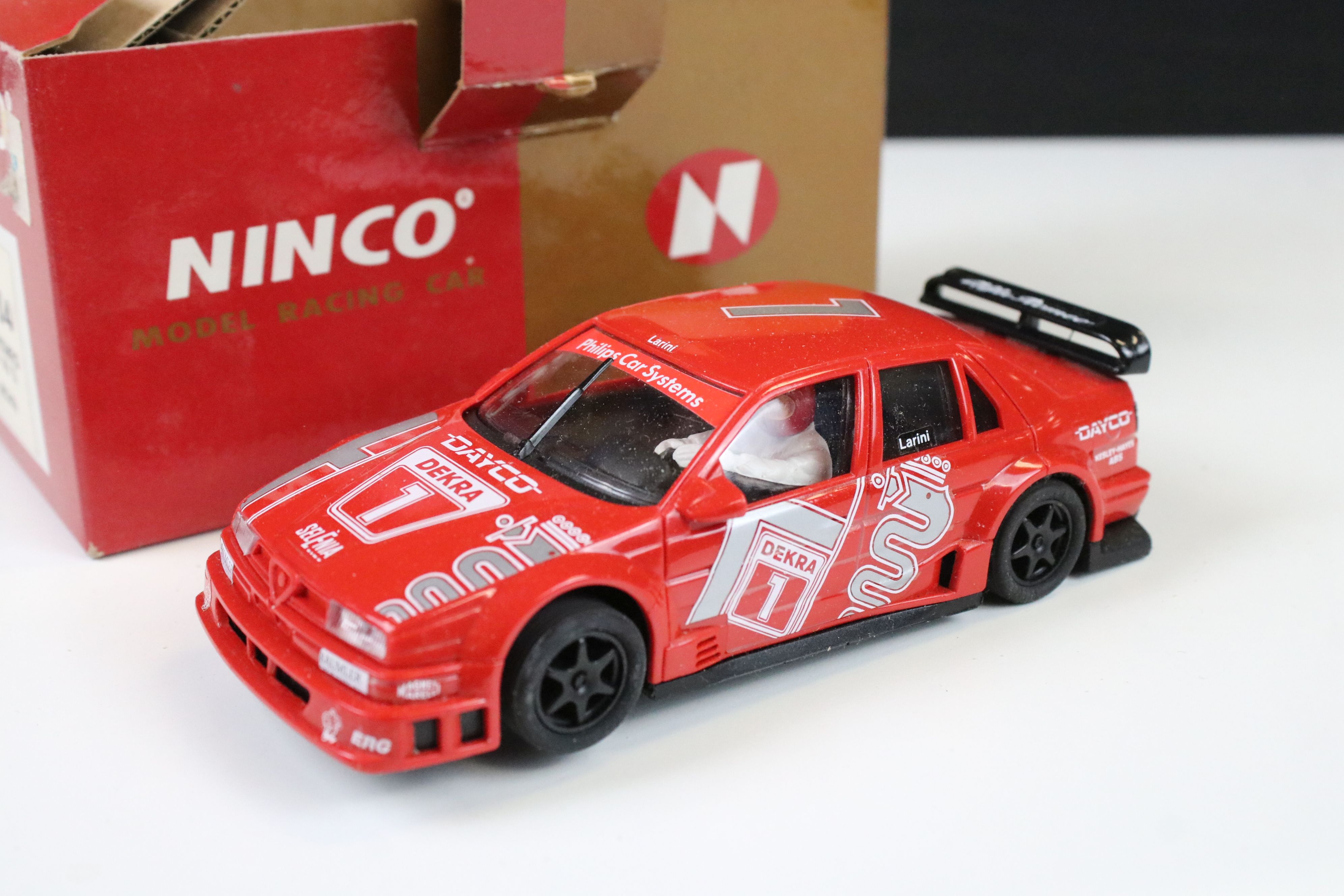 Nine cased / boxed Ninco slot cars to include, 50101 Renault Clio 16V, 50102 Renault Clio 16V, 50104 - Image 9 of 10