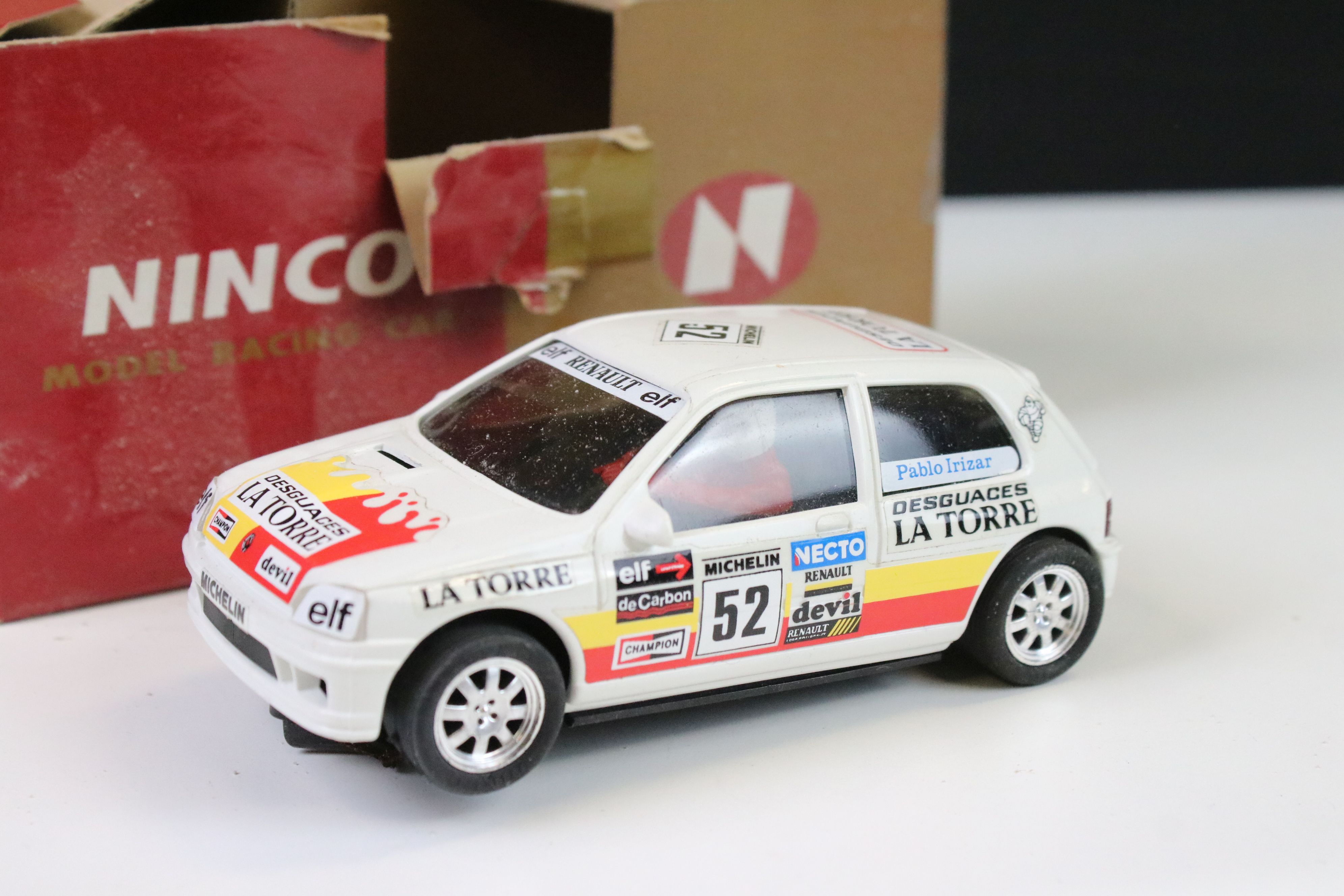 Nine cased / boxed Ninco slot cars to include, 50101 Renault Clio 16V, 50102 Renault Clio 16V, 50104 - Image 8 of 10