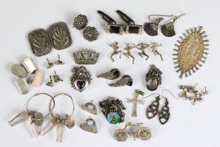 A collection of mixed sterling silver jewellery to include cufflinks, necklaces, pendants, earrings,