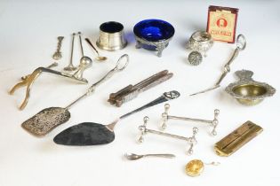 A small group of mixed collectables to include silver plated knife rests, salts and spoons,