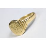 A Gents 18ct gold signet ring.