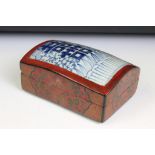 Chinese red lacquered box with gilt details and blue & white ceramic panel to lid, approx 17.5cm