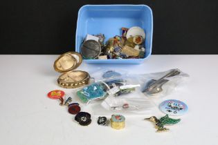 A box of mixed collectables to include enamel badges, button badges, coins, powder compact, spoons