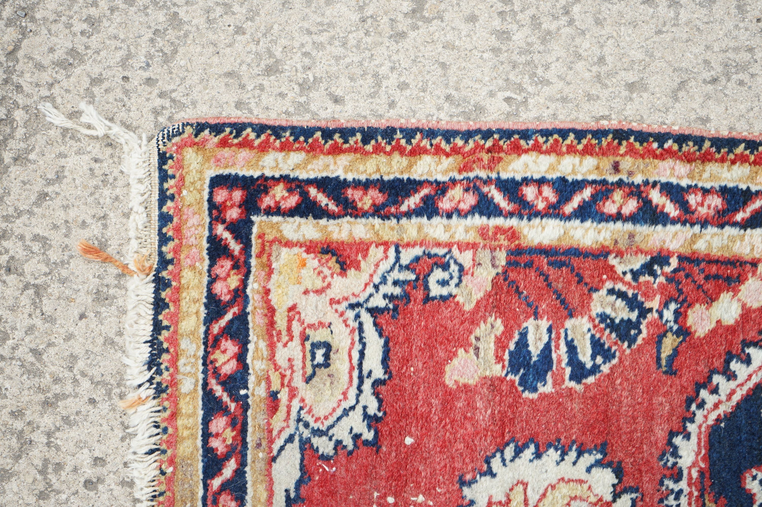 Two small Eastern Wool Rugs 115cm x 70cm and 118cm x 87cm - Image 4 of 15