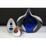 Collection of studio art glass to include a robin paper weight signed TVG to base, a Svaja glass