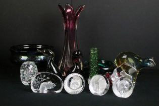 Assorted 20th Century glass to include a White Friars green glass vase, 2 dilly ducks, Czech glass