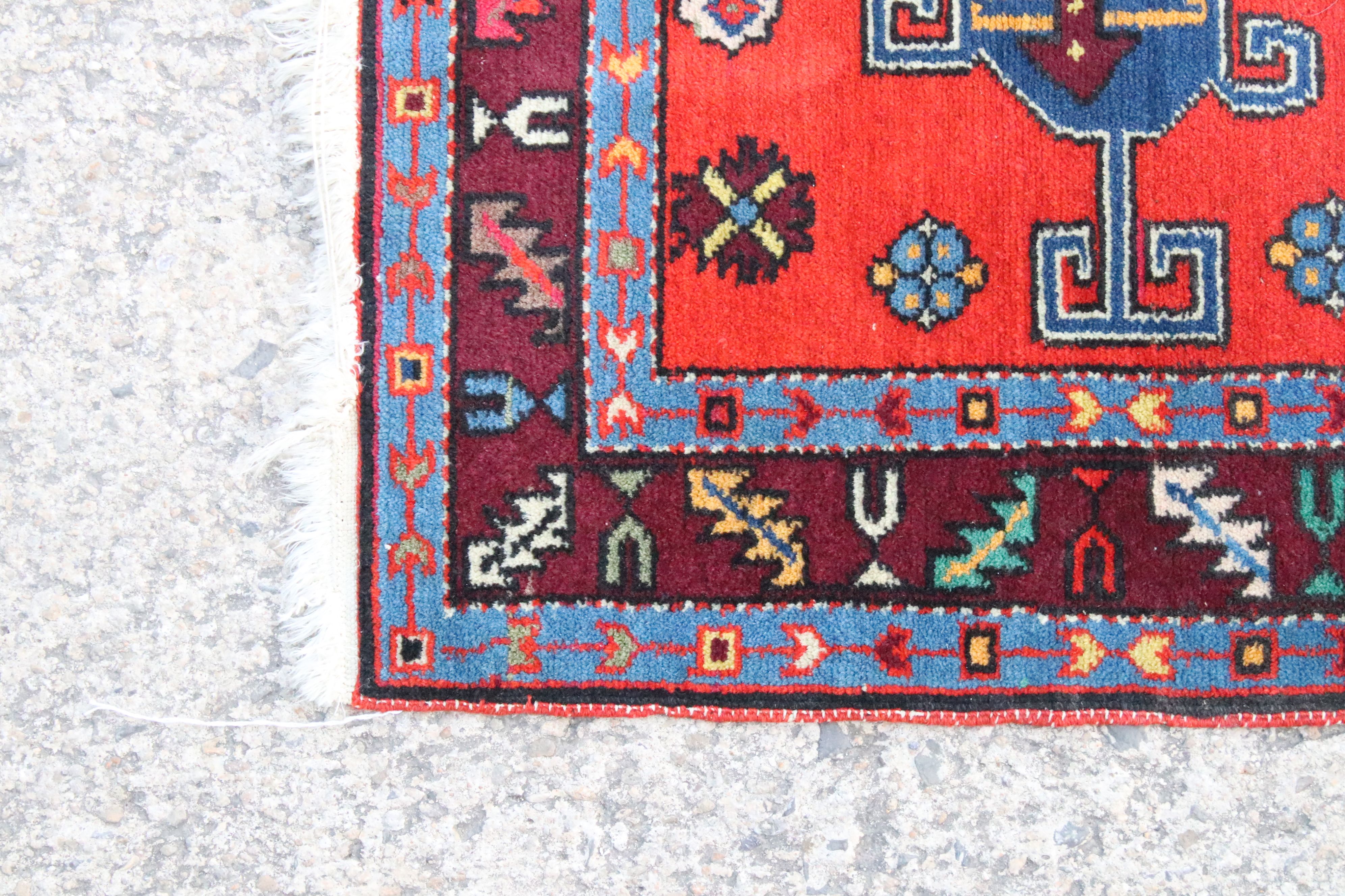 Two small Eastern Wool Rugs 115cm x 70cm and 118cm x 87cm - Image 7 of 15
