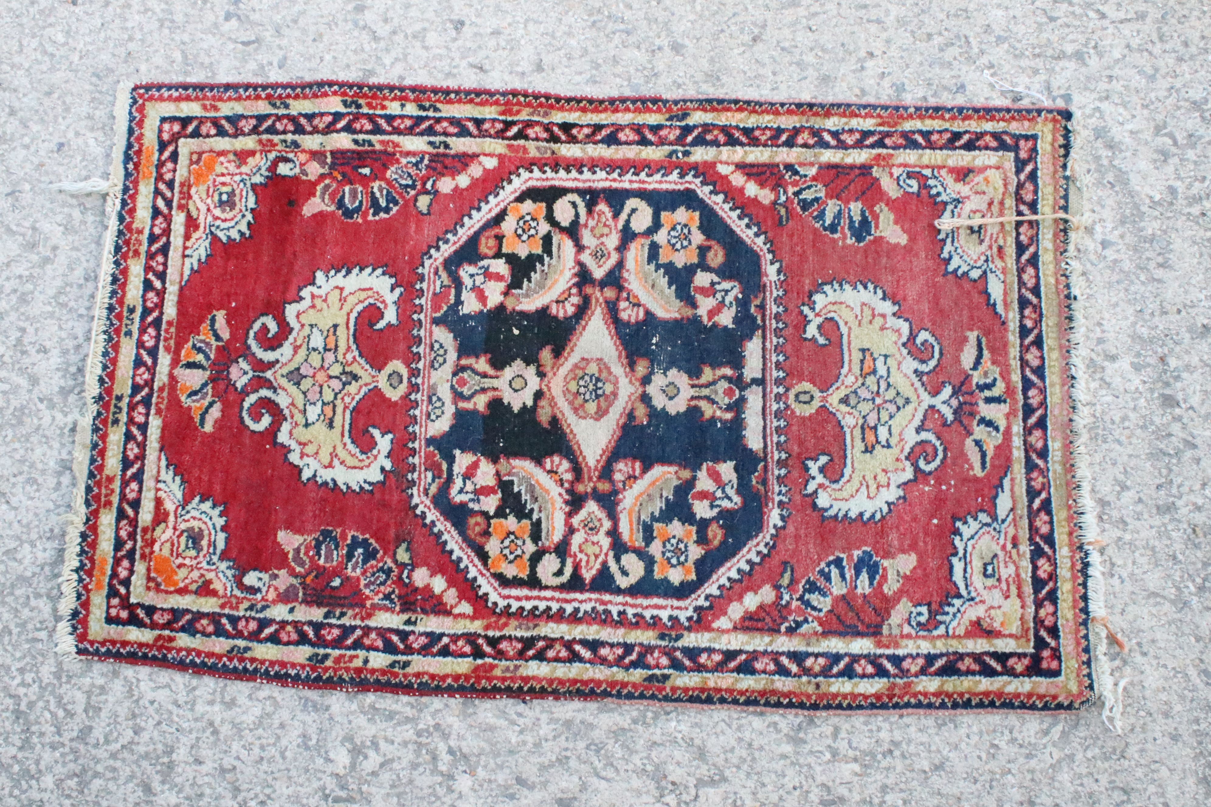 Two small Eastern Wool Rugs 115cm x 70cm and 118cm x 87cm - Image 9 of 15