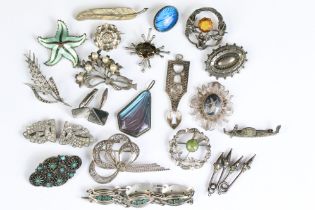 A collection of mixed sterling silver jewellery to include necklaces, pendants, earrings,