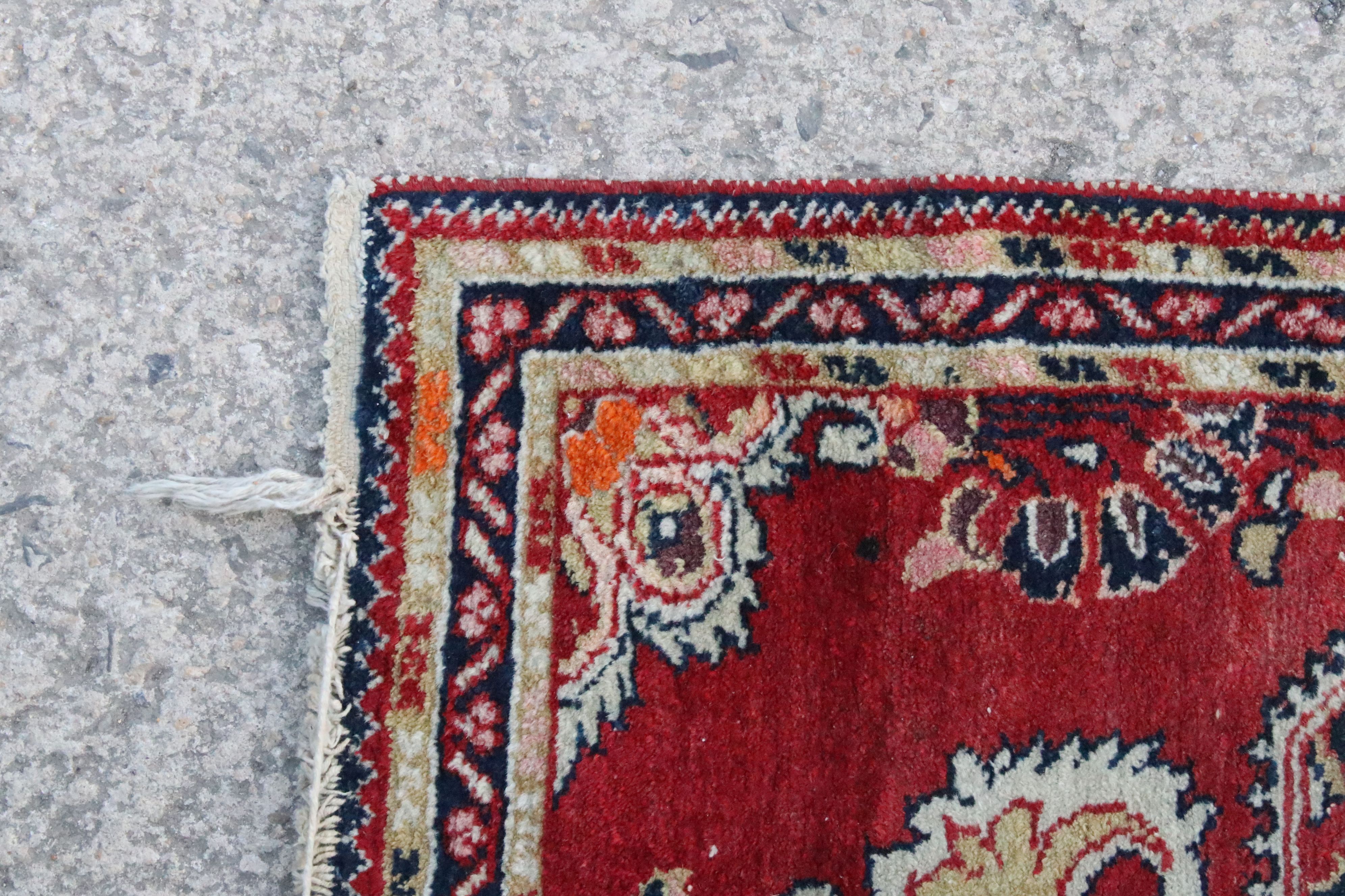 Two small Eastern Wool Rugs 115cm x 70cm and 118cm x 87cm - Image 11 of 15