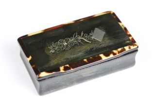 An antique horn and faux tortoiseshell snuff box with silver plique decoration, measures approx