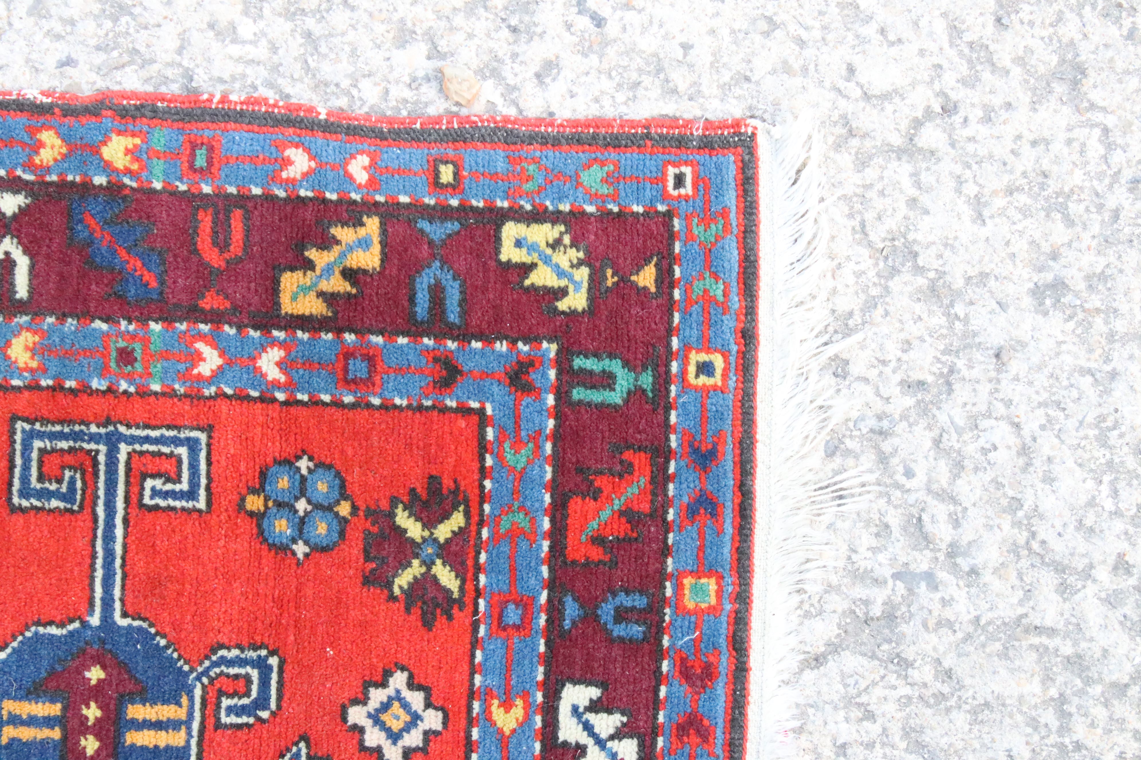 Two small Eastern Wool Rugs 115cm x 70cm and 118cm x 87cm - Image 5 of 15