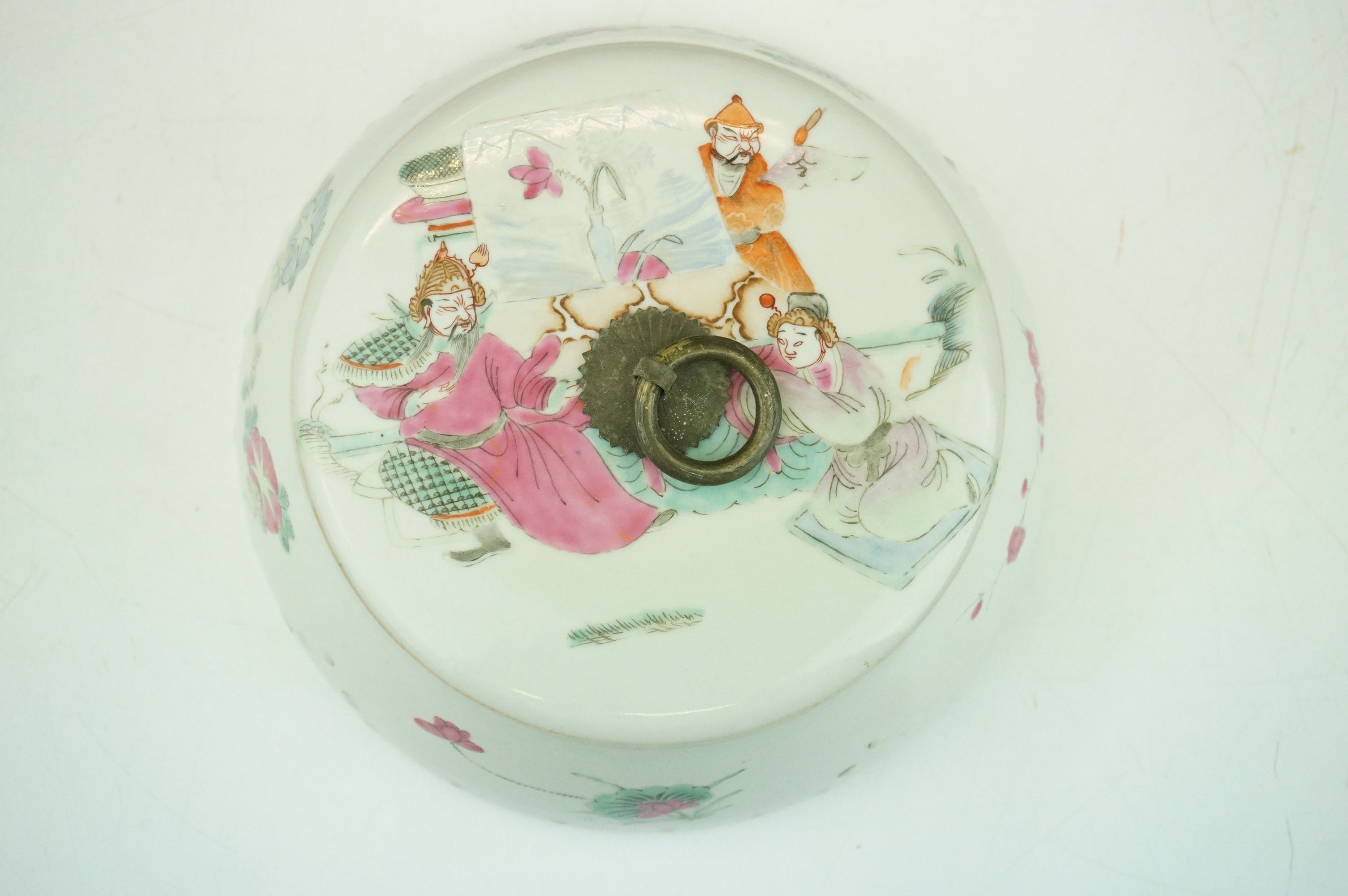 Four pieces of Chinese antique porcelain to include a famille rose tea pot depicting garden - Image 24 of 27