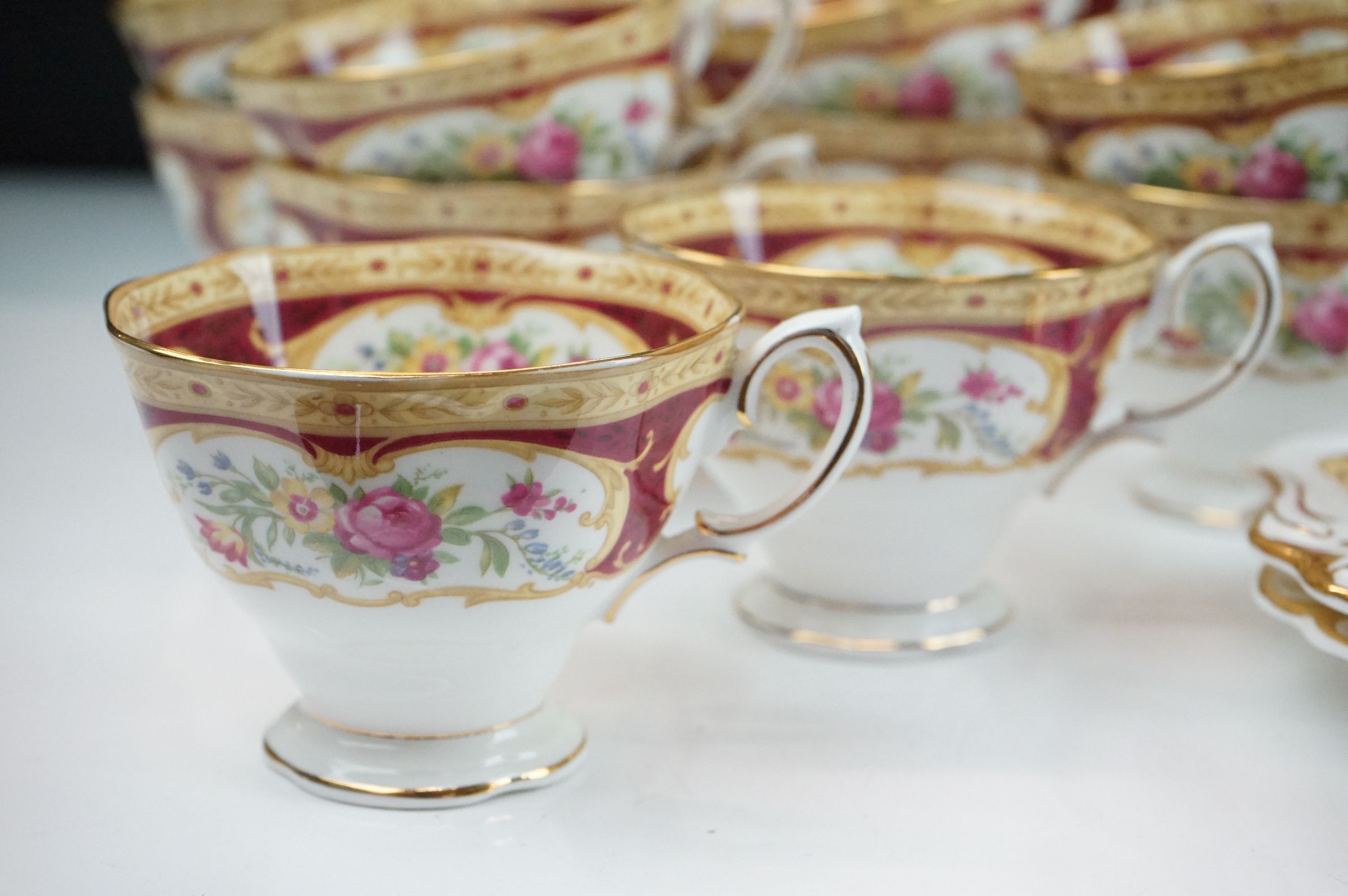 Royal Albert Lady Hamilton tea service consisting of 12 tea cups, 11 saucers, two creamer jugs, salt - Image 3 of 11