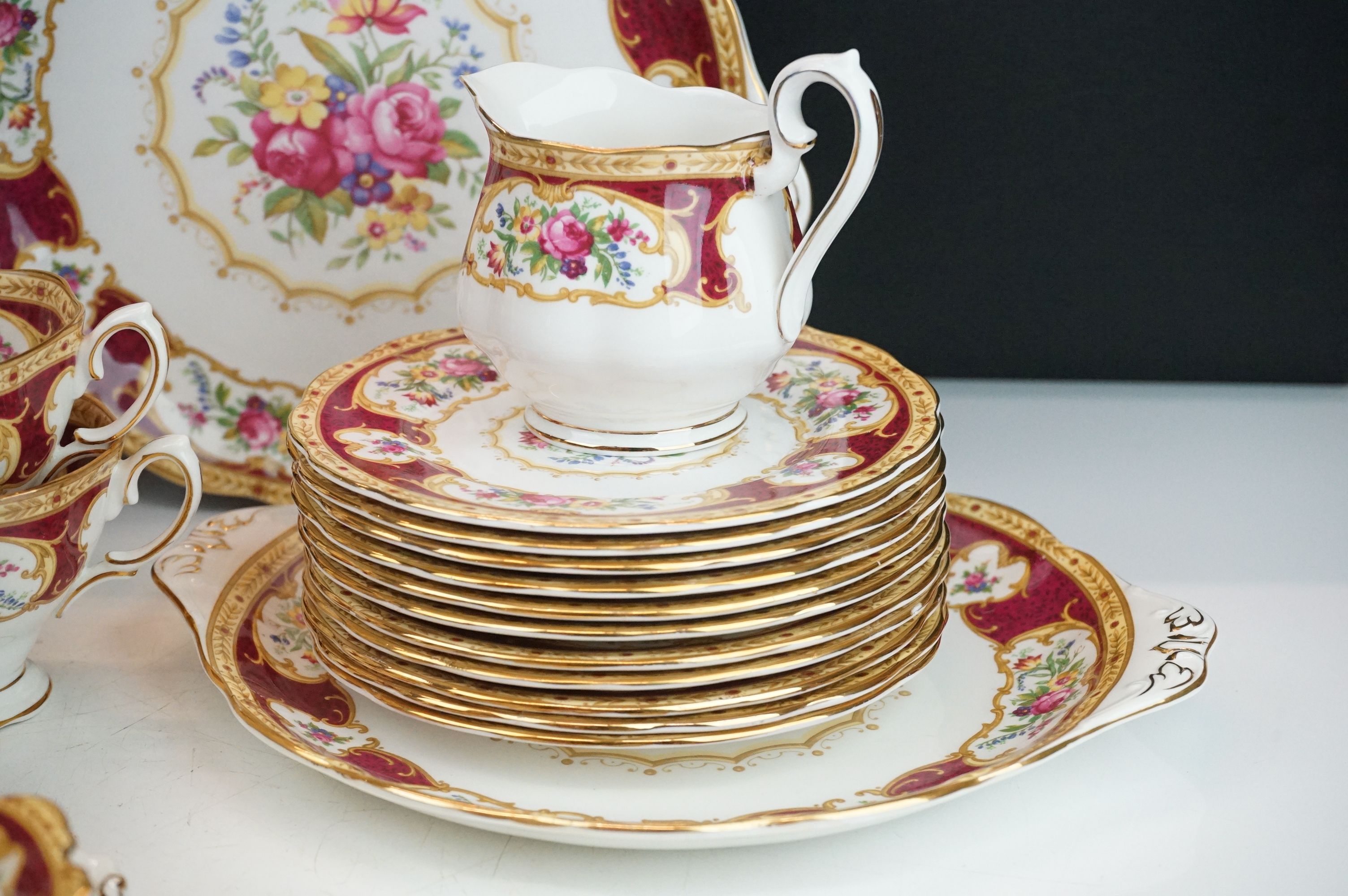 Royal Albert Lady Hamilton tea service consisting of 12 tea cups, 11 saucers, two creamer jugs, salt - Image 7 of 11