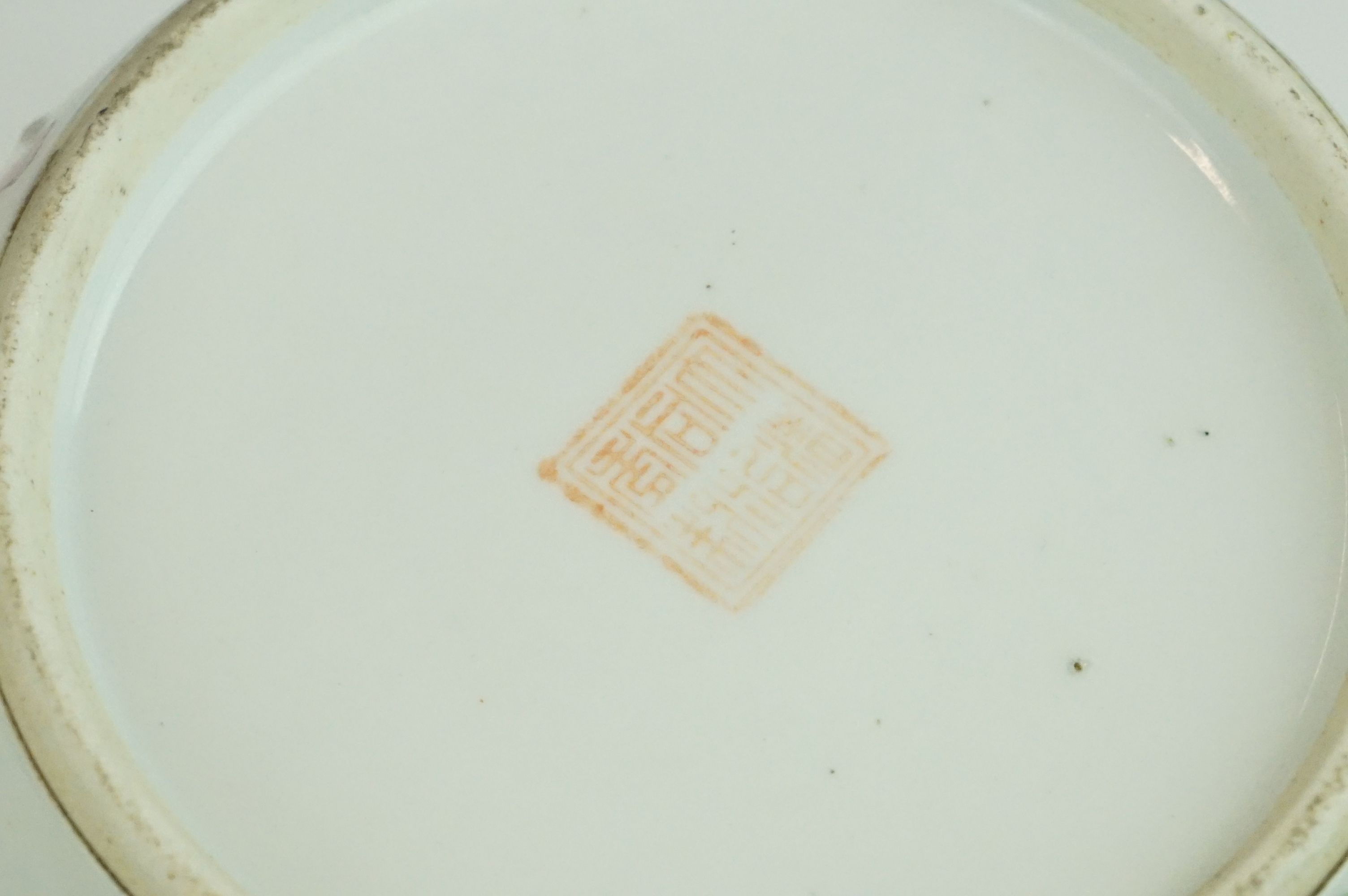 Four pieces of Chinese antique porcelain to include a famille rose tea pot depicting garden - Image 27 of 27