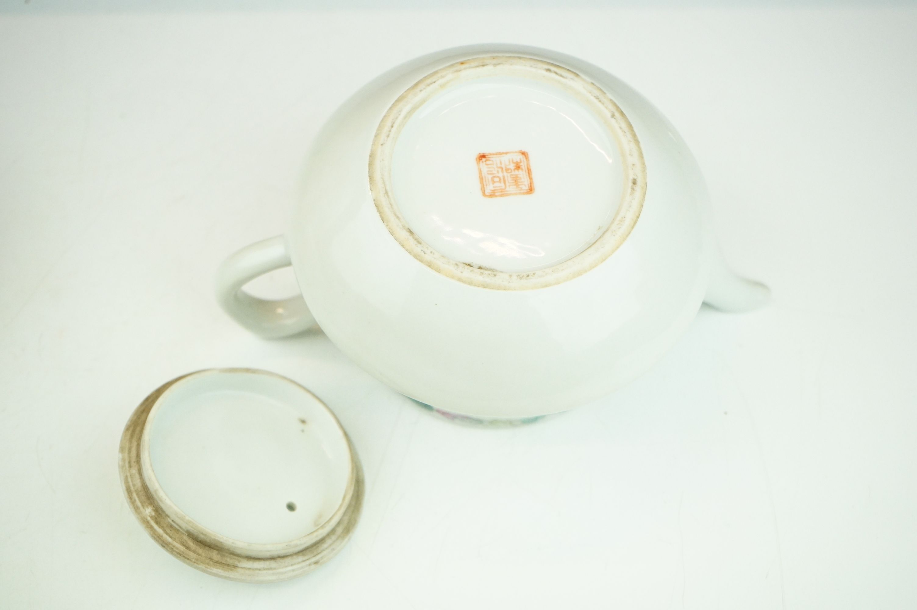 Four pieces of Chinese antique porcelain to include a famille rose tea pot depicting garden - Image 6 of 27