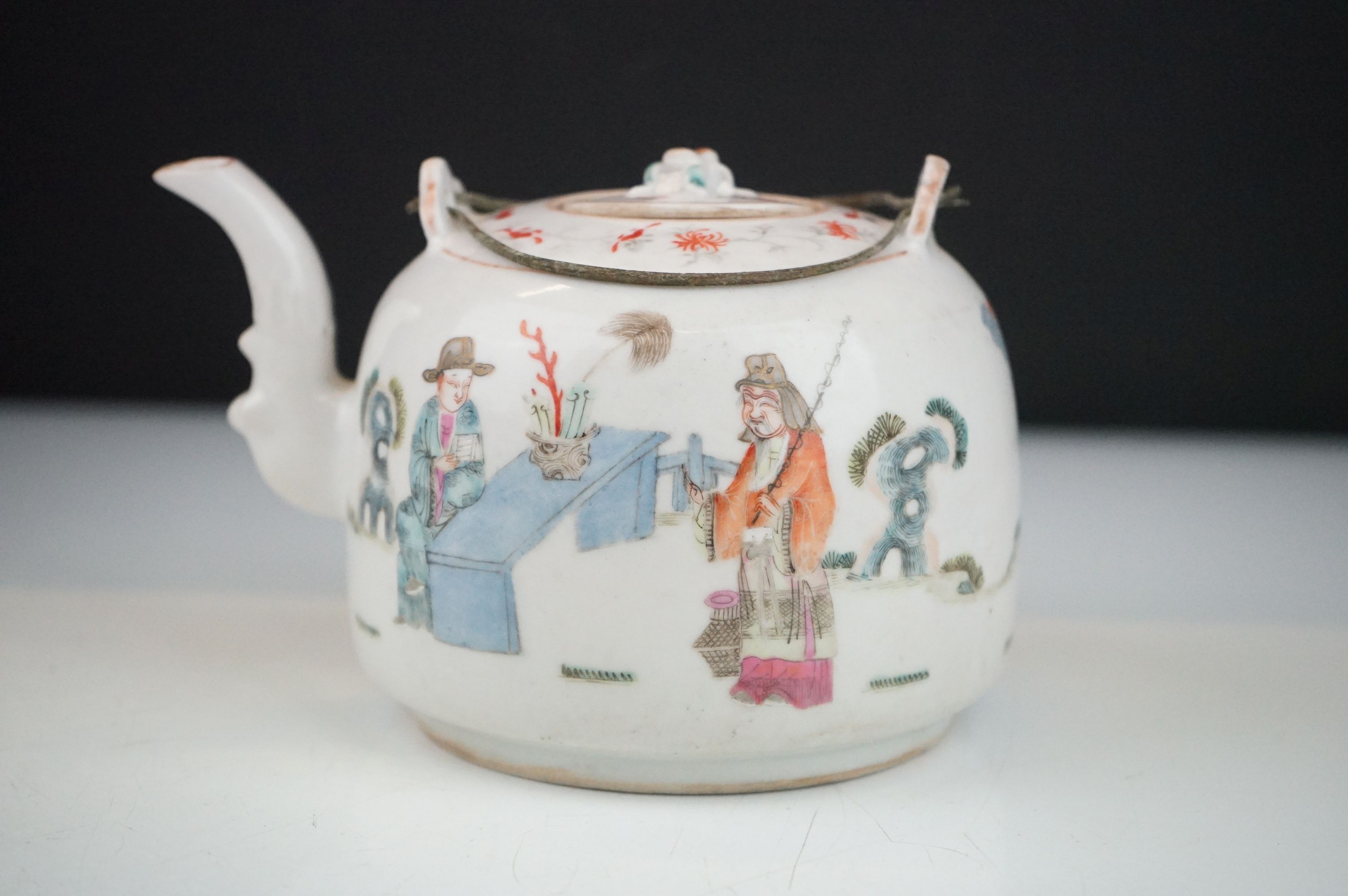 Four pieces of Chinese antique porcelain to include a famille rose tea pot depicting garden - Image 13 of 27