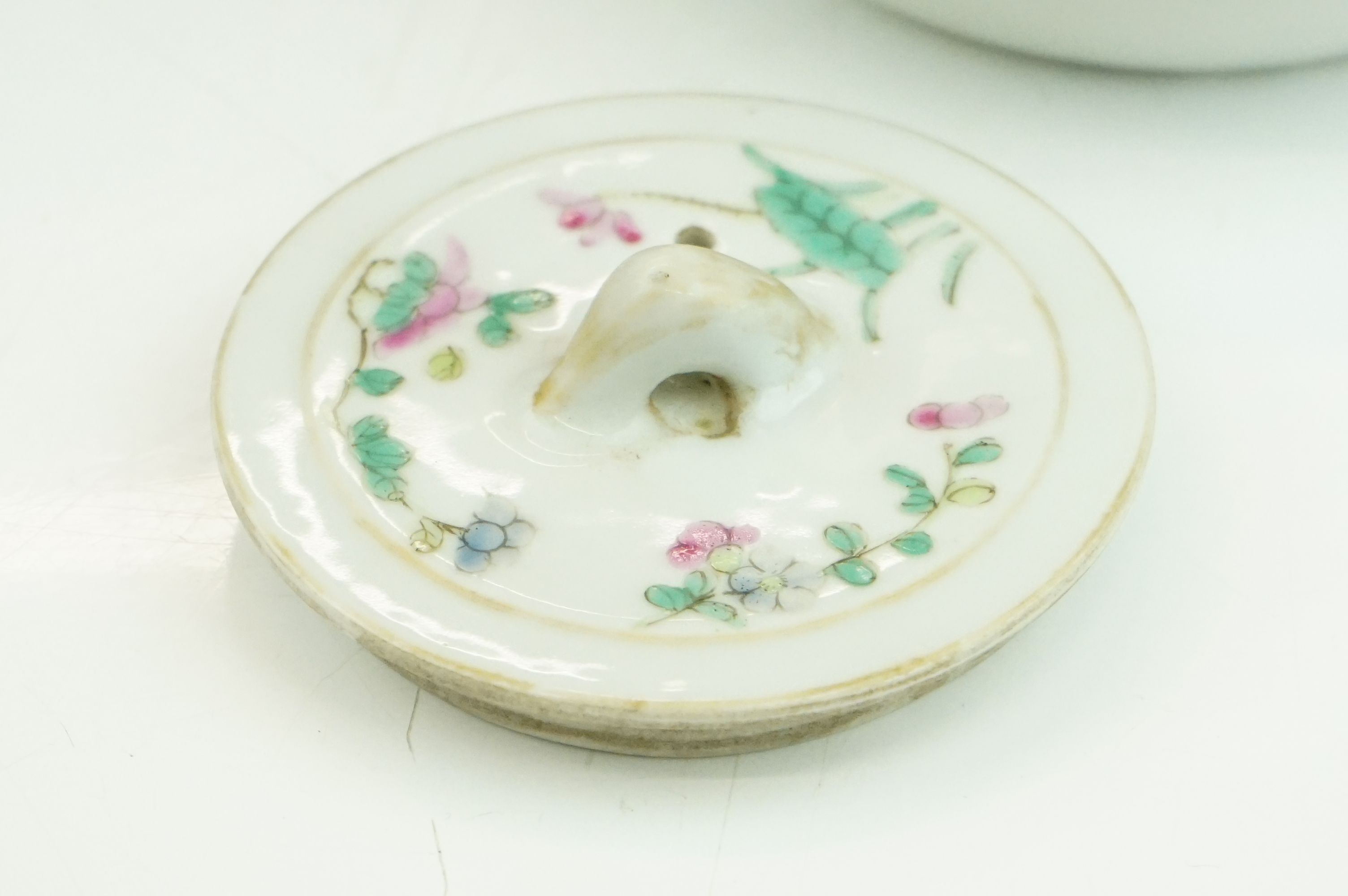 Four pieces of Chinese antique porcelain to include a famille rose tea pot depicting garden - Image 5 of 27
