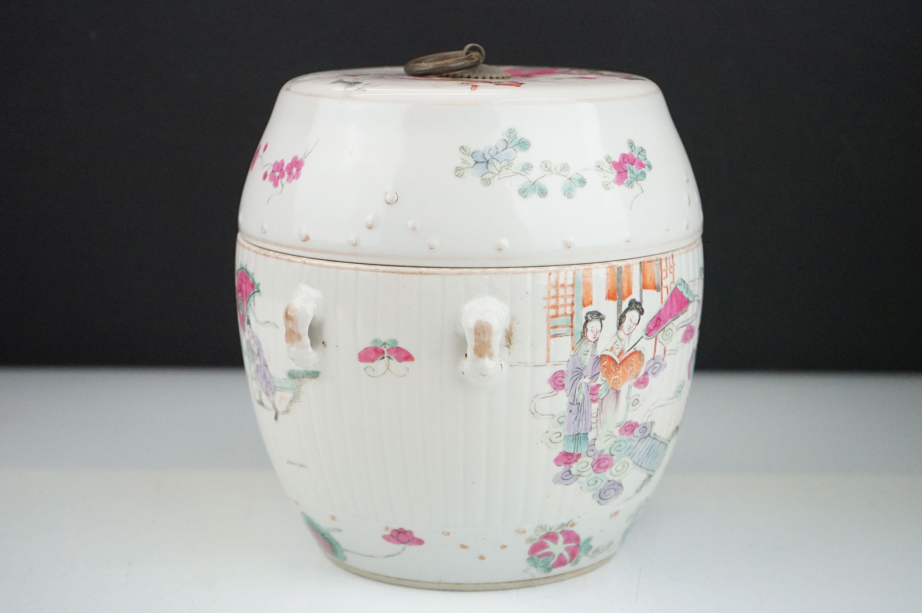 Four pieces of Chinese antique porcelain to include a famille rose tea pot depicting garden - Image 21 of 27