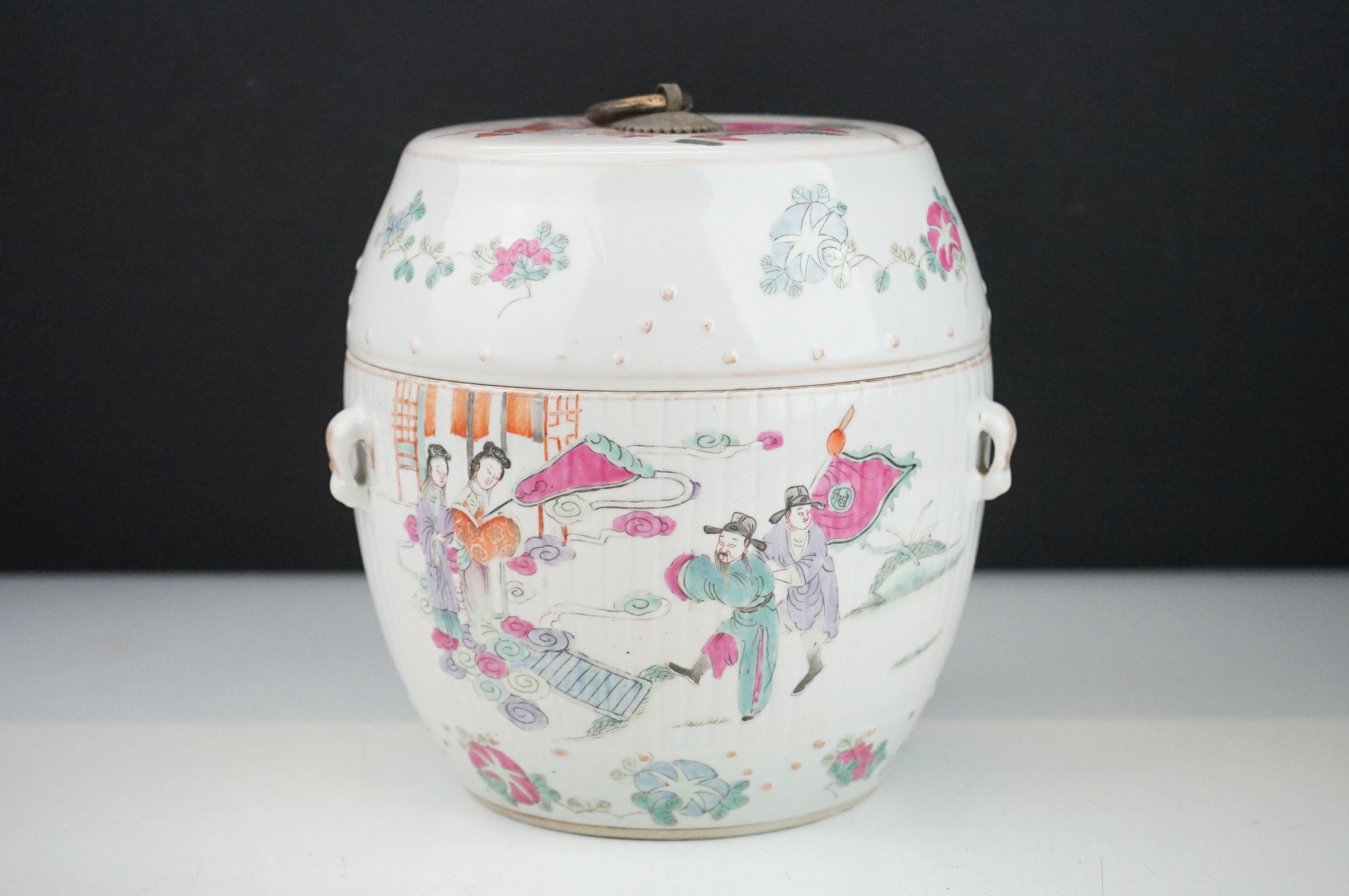 Four pieces of Chinese antique porcelain to include a famille rose tea pot depicting garden - Image 20 of 27