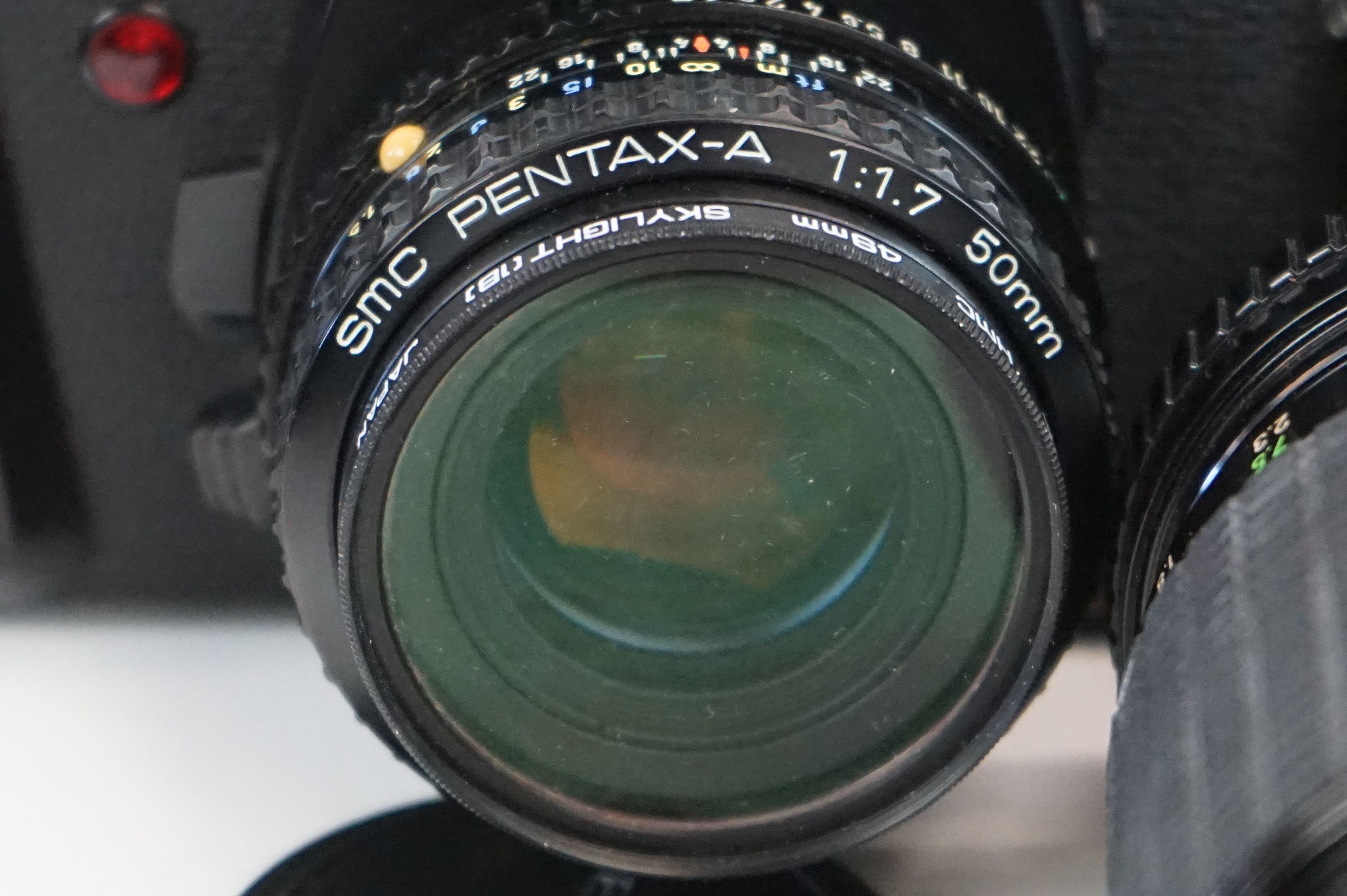Group of 35mm SLR cameras, lenses and equipment etc, to include: a Pentax P30 and Yashica FX-2 - Image 3 of 11