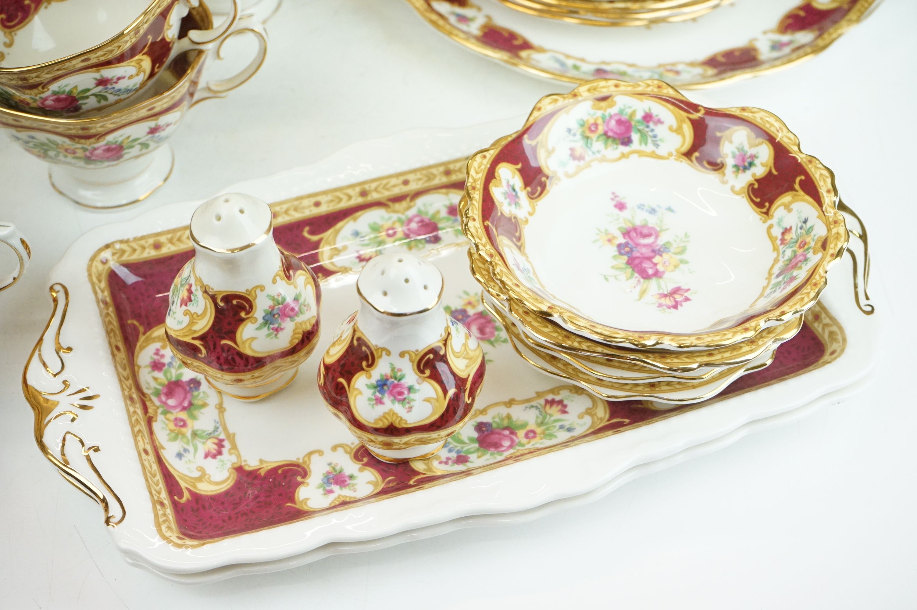 Royal Albert Lady Hamilton tea service consisting of 12 tea cups, 11 saucers, two creamer jugs, salt - Image 2 of 11