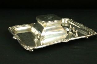 1920s silver hallmarked ink well and drip tray. The ink well of canted square form set within a