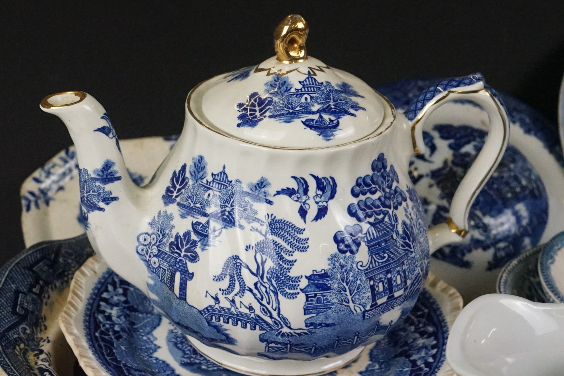 Collection of 19th Century and later blue and white ceramics to include Mason's, Johnson Brothers, - Image 10 of 14