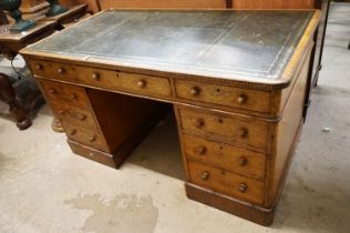 Victorian Oak Twin Pedestal Desk having green leather inset top, with an arrangement of nine drawers