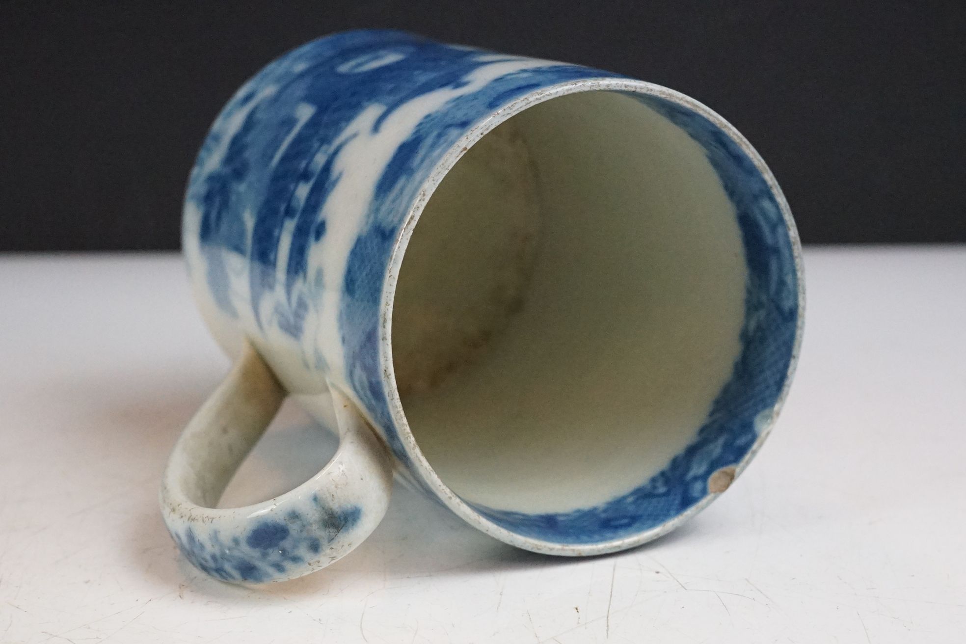 Four 19th century blue & white printed ceramic tankards, featuring early 19th century and Willow - Image 26 of 27