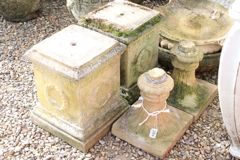 Pair of reconstituted stone bird baths with gadrooned decoration (approx 57cm diameter) with - Image 2 of 5