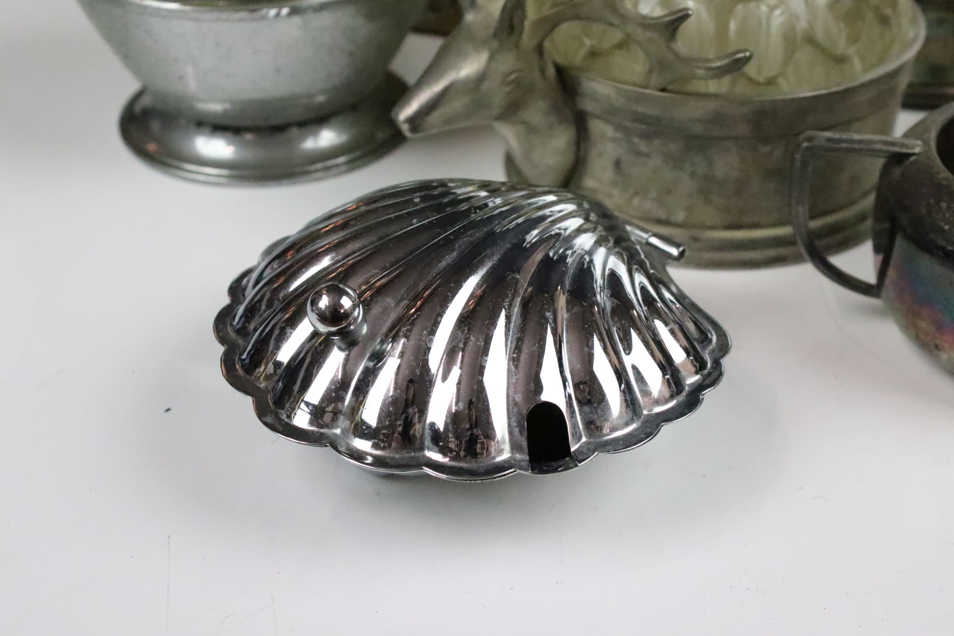 A small collection of mixed silver plate to include trays, teapot, coasters, sugar bowl, cream - Image 3 of 8