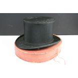 Mid 20th C 'Dulcis' French collapsible black top hat, boxed