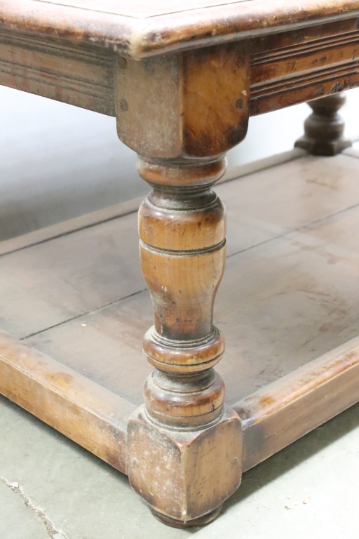 Stained Pine Rectangular Coffee Table with shelf below, 91cm long x 43cm high - Image 3 of 5