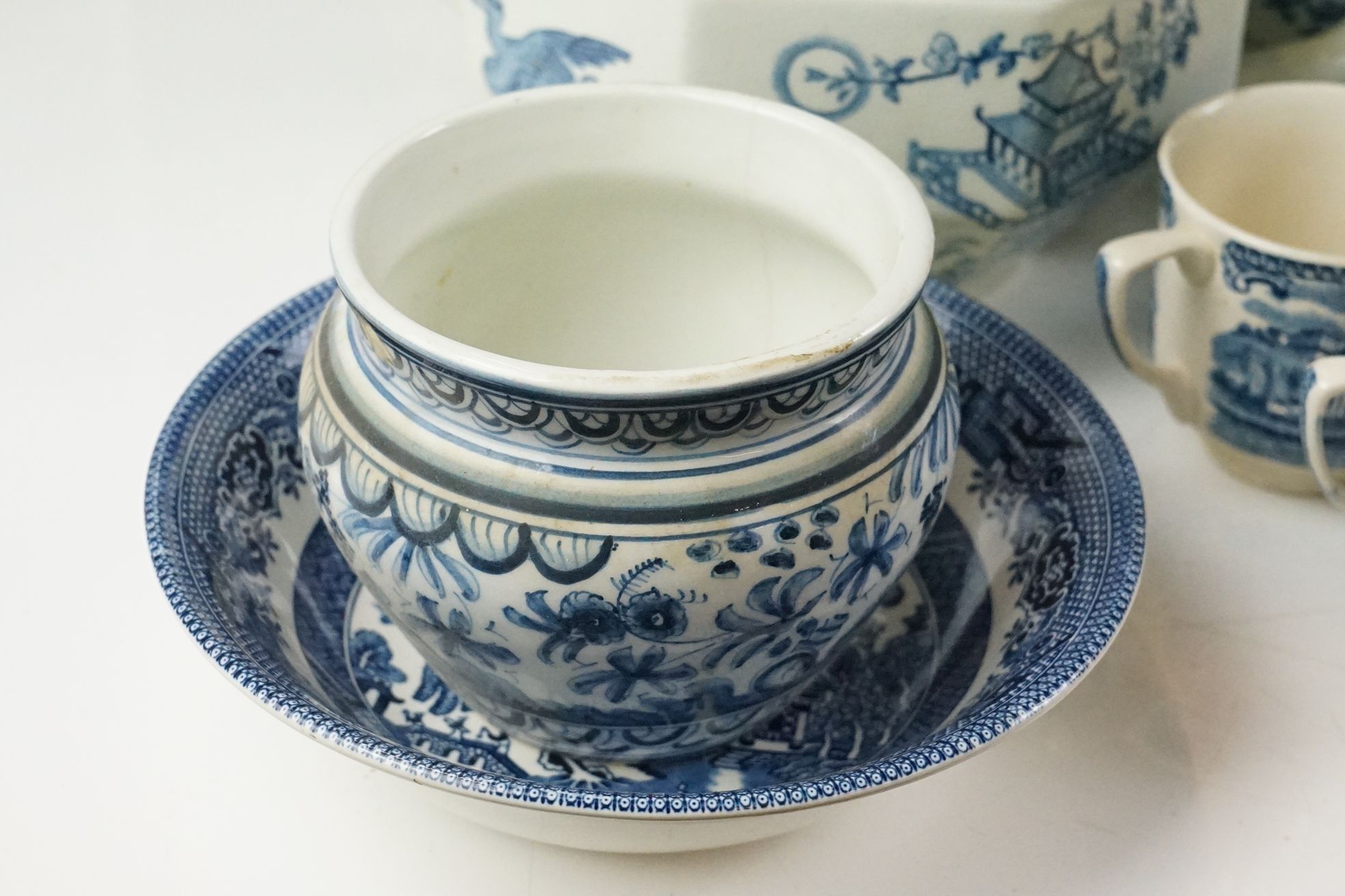 Collection of 19th Century and later blue and white ceramics to include Mason's, Johnson Brothers, - Image 3 of 14