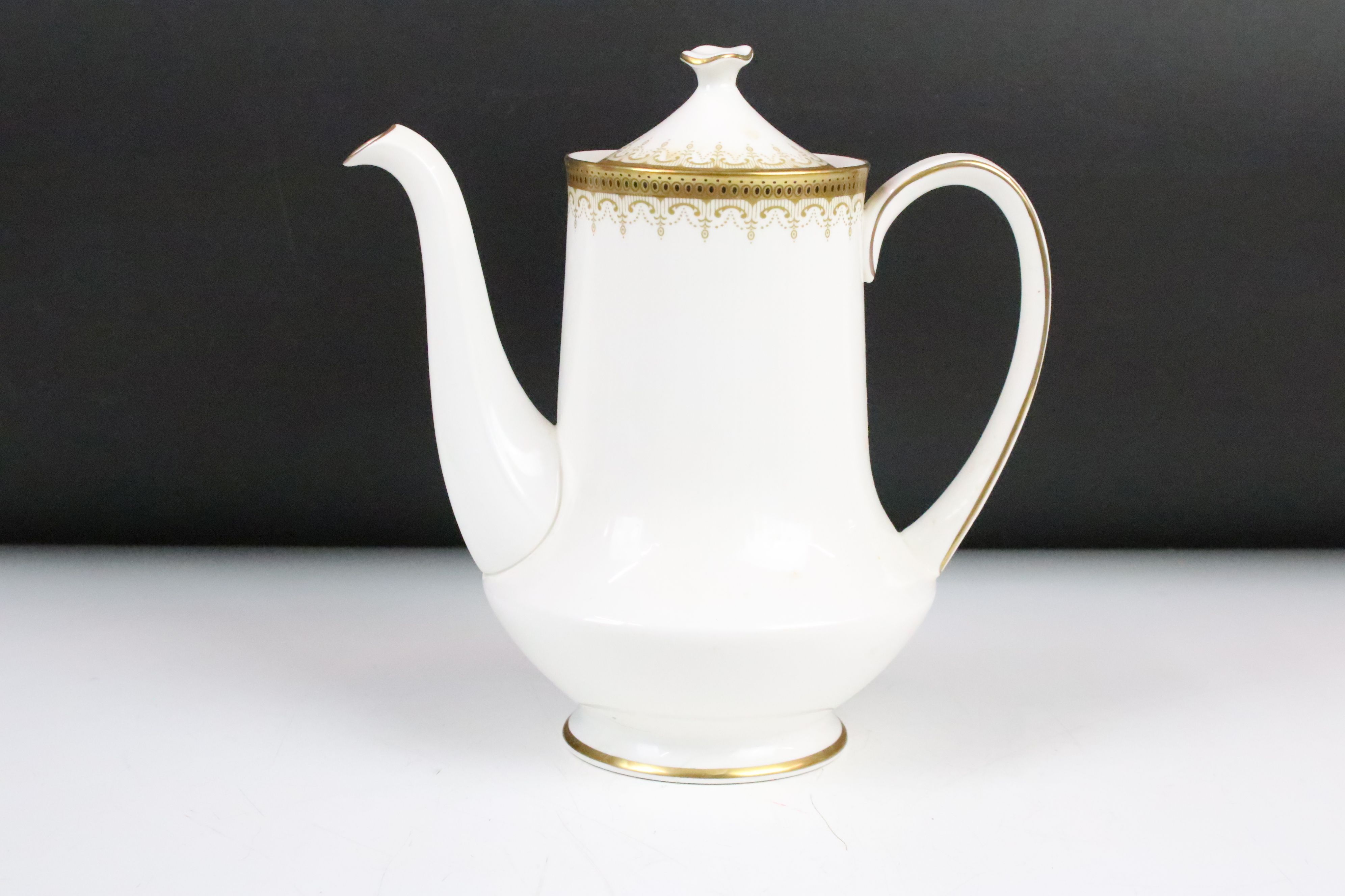 Paragon 'Athena' tea, coffee & dinner service to include 2 coffee pots & covers, teapot & cover, 2 - Image 4 of 21