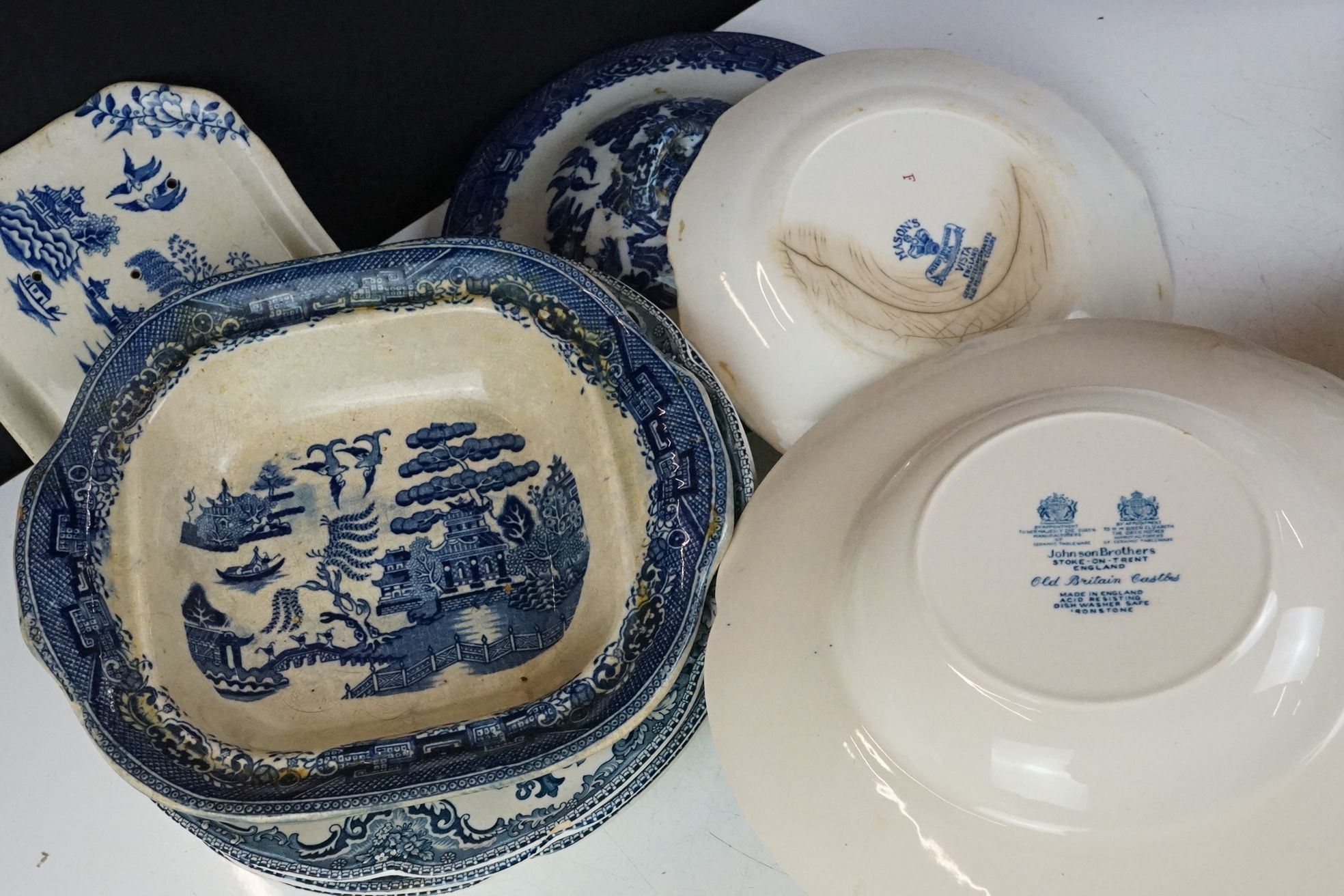 Collection of 19th Century and later blue and white ceramics to include Mason's, Johnson Brothers, - Image 14 of 14