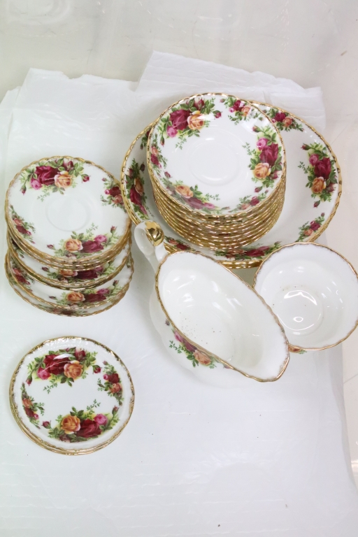 Royal Albert 'Old Country Roses' tea, coffee & dinner service to include 2 serving platters, 10 - Image 8 of 13